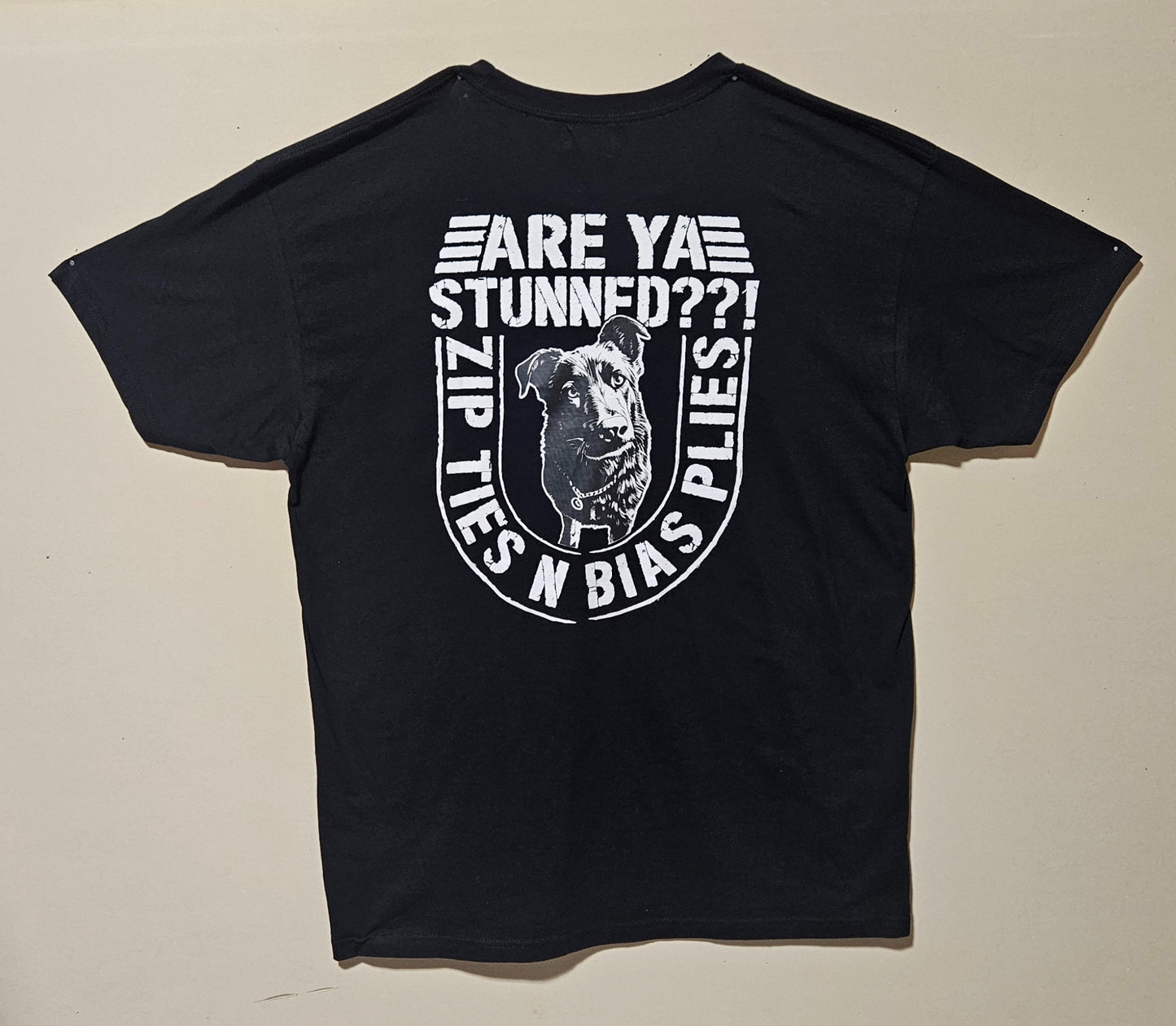 'ARE YA STUNNED??!' T-Shirt (Medium - NEW!!) image 0